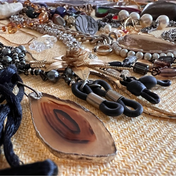 ☎️☎️ LAST CHANCE ☎️☎️ Jewelry Expo this and that! Vintage pieces. - Picture 5 of 17